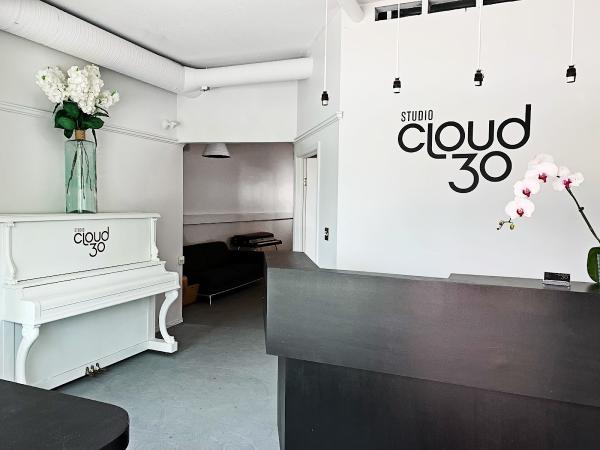 Studio Cloud 30