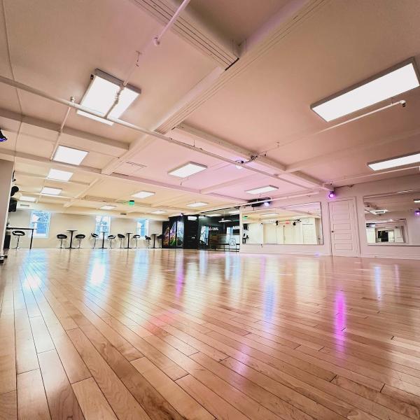 Dance Studio Avant-Garde